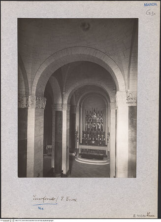 Vorderseite von ICCD [https://www.deutsche-digitale-bibliothek.de/content/lizenzen/rv-ez/] Santa CroceSanta Croce - Mittelschiff: Blick von der tonnengewölbten Empore über dem Eingangsjoch in Richtung Chor, bh031412_recto. Foto.