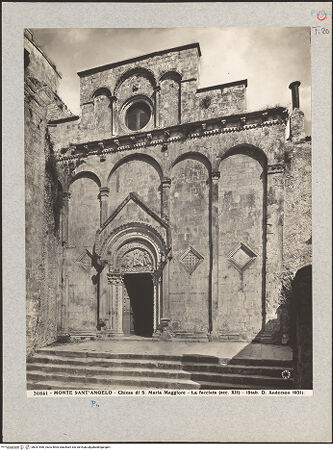 Vorderseite von Alinari [https://www.deutsche-digitale-bibliothek.de/content/lizenzen/rv-ez/] Santa Maria MaggioreWestfassade - Gesamtansicht, bh031596_recto. Foto.