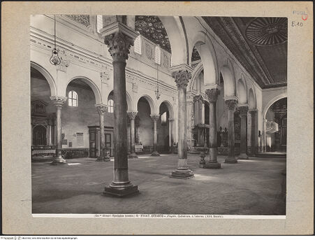 Vorderseite von Alinari [https://www.deutsche-digitale-bibliothek.de/content/lizenzen/rv-ez/] CattedraleSüdseitenschiff und Pfeiler der südlichen Arkade - Blick von Südwesten, bh031642_recto. Foto.