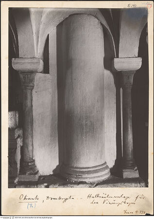 Vorderseite von ICCD [https://www.deutsche-digitale-bibliothek.de/content/lizenzen/rv-ez/] CattedraleKrypta - Südöstlicher Pilaster der Vierung, bh031645_recto. Foto.