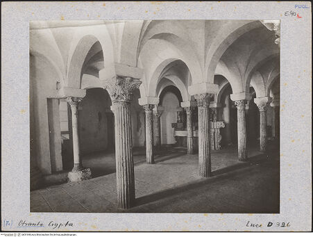 Vorderseite von ICCD [https://www.deutsche-digitale-bibliothek.de/content/lizenzen/rv-ez/] CattedraleKrypta - Mittelapsis von Nordwesten, bh031648_recto. Foto.