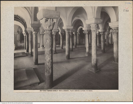 Vorderseite von Alinari [https://www.deutsche-digitale-bibliothek.de/content/lizenzen/rv-ez/] CattedraleKrypta - Innenansicht von Nordwesten, bh031650_recto. Foto.