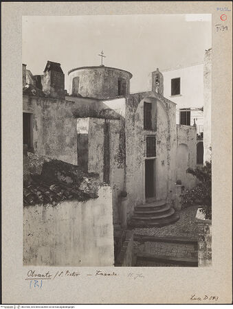 Vorderseite von ICCD [https://www.deutsche-digitale-bibliothek.de/content/lizenzen/rv-ez/] San Pietro - Südseite, Schrägansicht von Südwesten, bh031660_recto. Foto.