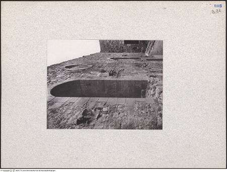 Vorderseite von Bibliotheca Hertziana [https://www.deutsche-digitale-bibliothek.de/content/lizenzen/rv-fz/] Castello di LagopesoleNordflügel - Sog. Kaserne, Nordwand, innere Mauer, bh031774_recto. Foto: Degenhart-Bauer, Hilde.