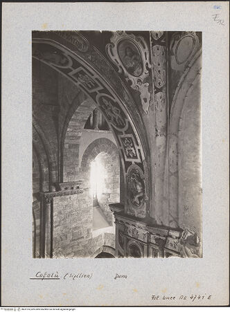 Vorderseite von Istituto Luce [https://www.deutsche-digitale-bibliothek.de/content/lizenzen/rv-ez/] CattedraleVierung und Querhaus - Blick vom Presbyterium auf den Nordquerhaus, bh031918_recto. Foto.