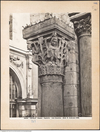 Vorderseite von Alinari [https://www.deutsche-digitale-bibliothek.de/content/lizenzen/rv-ez/] Kapitelle des TriumphbogensNordkapitelle - Ansicht von Südosten, bh031920_recto. Foto.