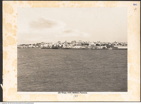 Vorderseite von Alinari [https://www.deutsche-digitale-bibliothek.de/content/lizenzen/rv-ez/] Hafen und Ansicht der Stadt von Südosten, bh031998_recto. Foto.