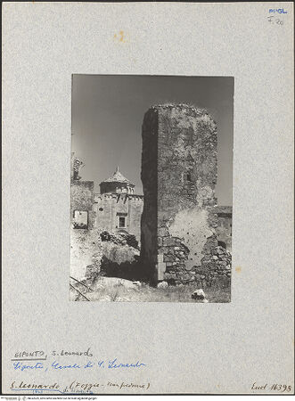 Vorderseite von ENIT [https://www.deutsche-digitale-bibliothek.de/content/lizenzen/rv-ez/] San Leonardo di Siponto (Kloster und Hospiz) - Ansicht von Westen, bh032029_recto. Foto.