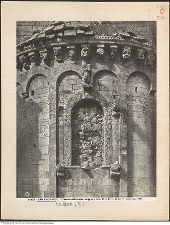 Vorderseite von Alinari [https://www.deutsche-digitale-bibliothek.de/content/lizenzen/rv-ez/] Fenster der Hauptapsis - Gesamtansicht vor der Restaurierung, bh032031_recto. Foto.