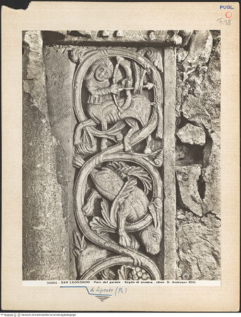 Vorderseite von Alinari [https://www.deutsche-digitale-bibliothek.de/content/lizenzen/rv-ez/] Portal der NordseiteTürpfosten links: Tiere und phantastische Lebewesen - Türpfosten, Detail vor der Restaurierung, bh032039_recto. Foto.