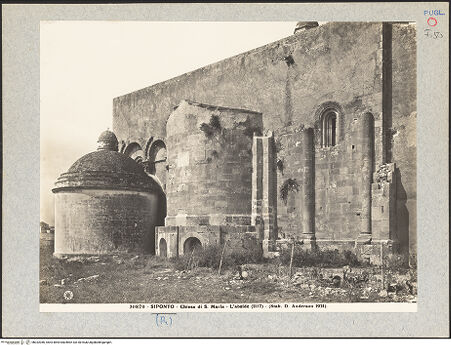 Vorderseite von Alinari [https://www.deutsche-digitale-bibliothek.de/content/lizenzen/rv-ez/] Santa Maria Maggiore di SipontoAußenbauOstfassade - Seitenansicht, bh032046_recto. Foto.