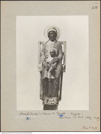 Vorderseite von ICCD [https://www.deutsche-digitale-bibliothek.de/content/lizenzen/rv-ez/] Madonna - Gesamtansicht (vor der Restaurierung), bh032053_recto. Foto.