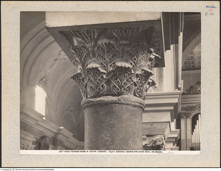 Vorderseite von Alinari [https://www.deutsche-digitale-bibliothek.de/content/lizenzen/rv-ez/] Kapitelle des Langhauses - Kapitell N5 (vor der Restaurierung), bh032060_recto. Foto.