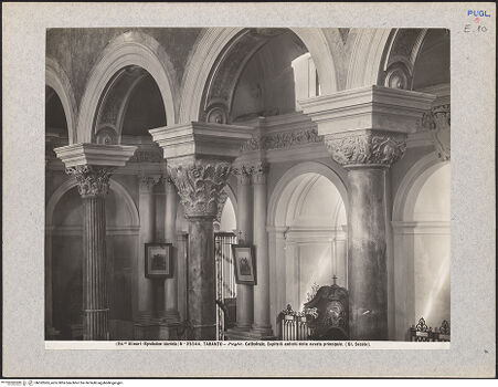 Vorderseite von Alinari [https://www.deutsche-digitale-bibliothek.de/content/lizenzen/rv-ez/] DuomoSeitenschiffe - Kapitelle der nördlichen Langhausarkade und Blick ins nördliche (?) Seitenschiff (vor der Restaurierung), bh032063_recto. Foto.