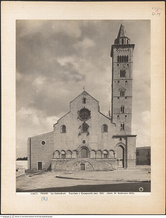 Vorderseite von Alinari [https://www.deutsche-digitale-bibliothek.de/content/lizenzen/rv-ez/] CattedraleWestfassade - Fassade und Campanile von Westen, bh032073_recto. Foto.