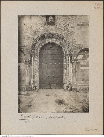 Vorderseite von ICCD [https://www.deutsche-digitale-bibliothek.de/content/lizenzen/rv-ez/] Hauptportal - Gesamtansicht, bh032083_recto. Foto.