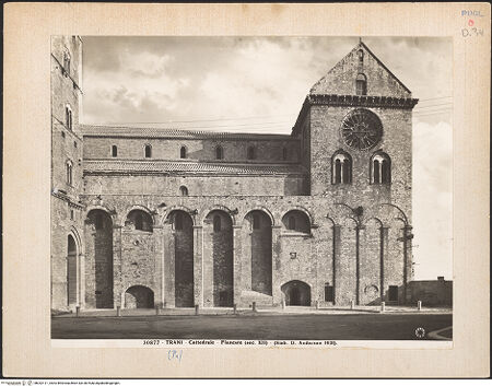 Vorderseite von Alinari [https://www.deutsche-digitale-bibliothek.de/content/lizenzen/rv-ez/] CattedraleSüdfassade - Gesamtansicht der Südflanke, bh032111_recto. Foto.