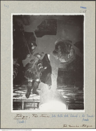 Vorderseite von Carmine (Foligno) [https://www.deutsche-digitale-bibliothek.de/content/lizenzen/rv-ez/] Die sieben Freien Künste und die sieben PlanetenPersonifikationen der sieben Planeten und Medaillons mit den sieben Lebensaltern des Menschen und den sieben kanonischen Stunden des TagesMars, Morgenrot und Kleinkindalter (Infanzia) - Gesamtansicht, bh033099_recto. Foto.