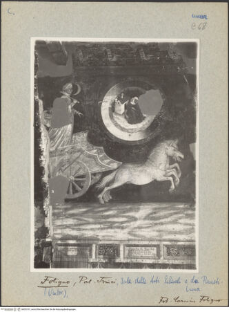 Vorderseite von Carmine (Foligno) [https://www.deutsche-digitale-bibliothek.de/content/lizenzen/rv-ez/] Die sieben Freien Künste und die sieben PlanetenPersonifikationen der sieben Planeten und Medaillons mit den sieben Lebensaltern des Menschen und den sieben kanonischen Stunden des TagesLuna, Morgen und Altersschwäche (Decrepitezza) - Gesamtansicht, bh033101_recto. Foto.