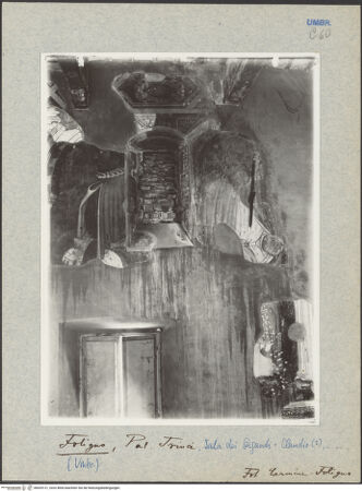 Vorderseite von Carmine (Foligno) [https://www.deutsche-digitale-bibliothek.de/content/lizenzen/rv-ez/] Persönlichkeiten der römischen AntikeSüdwand: Cato Uticensis, Marius, Decius, Tiberius Claudius Nero und Fabius Maximius - Tiberius Claudius Nero und Fabius Maximius, bh033121_recto. Foto.