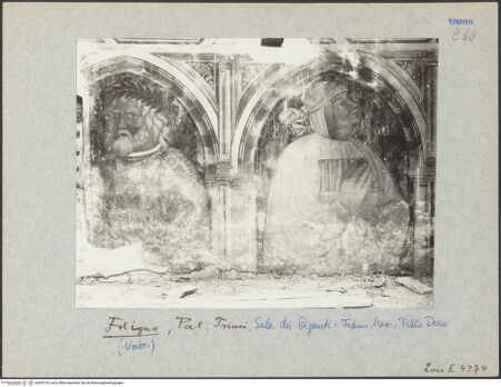 Vorderseite von ICCD [https://www.deutsche-digitale-bibliothek.de/content/lizenzen/rv-ez/] Persönlichkeiten der römischen AntikeSüdwand: Cato Uticensis, Marius, Decius, Tiberius Claudius Nero und Fabius Maximius - Marius und Decius, Detail: Oberkörper, bh033124_recto. Foto.