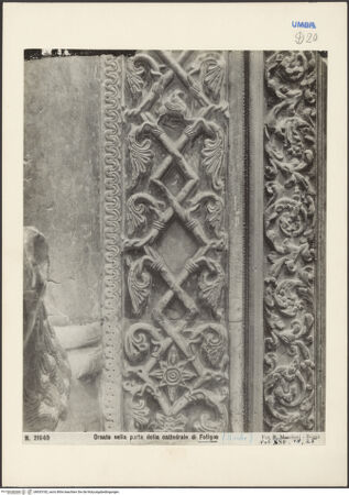 Vorderseite von Archivio Fotografico Musei Vaticani [https://www.deutsche-digitale-bibliothek.de/content/lizenzen/rv-ez/] Seitenportal - Linker Pfosten, unterer Bereich, Detail, bh033182_recto. Foto: Moscioni, Romualdo.