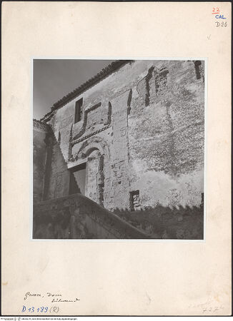 Vorderseite von Bibliotheca Hertziana [https://www.deutsche-digitale-bibliothek.de/content/lizenzen/rv-fz/] CattedraleSüdseite und Südquerhausarm - Detail: Portal und Wand von Südosten, bh033219_recto. Foto: Schwarz, Heinrich Mathias.