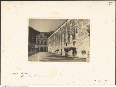 Vorderseite von unbekannt [https://www.deutsche-digitale-bibliothek.de/content/lizenzen/rv-ez/] San Francesco - Klosteranlage und Kirchenfassade, von Süden, bh033239_recto. Foto: Lipinsky, Angelo.