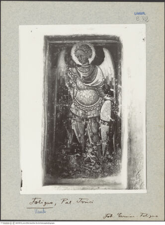 Vorderseite von Carmine (Foligno) [https://www.deutsche-digitale-bibliothek.de/content/lizenzen/rv-ez/] Erzengel Michael - Gesamtansicht, bh033818_recto. Foto.