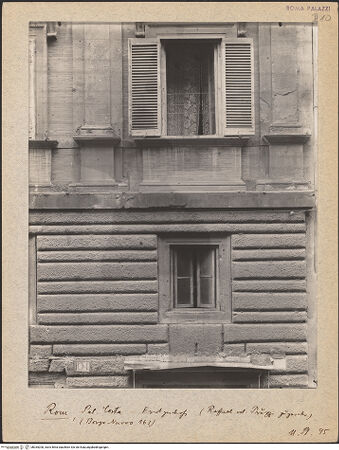 Vorderseite von Bibliotheca Hertziana [https://www.deutsche-digitale-bibliothek.de/content/lizenzen/rv-fz/] Palazzo di Jacopo da Brescia - Hauptfassade (Original), Erdgeschoss, Detail: Fenster, bh035200_recto. Foto: Lindner, Paul.