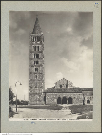Vorderseite von Alinari [https://www.deutsche-digitale-bibliothek.de/content/lizenzen/rv-ez/] Abbazia di PomposaAußenbau - Kirche und Campanile von Westen, bh035555_recto. Foto.