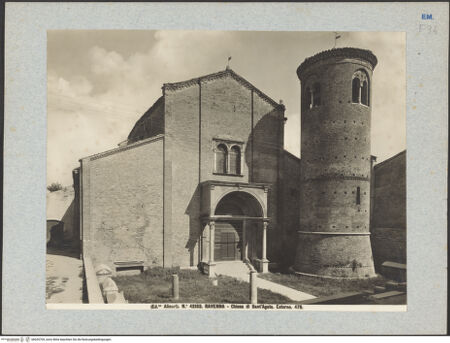 Vorderseite von Alinari [https://www.deutsche-digitale-bibliothek.de/content/lizenzen/rv-ez/] Sant'Agata MaggioreAußenbau - Fassade mit Campanile (16. Jh.), bh035705_recto. Foto.