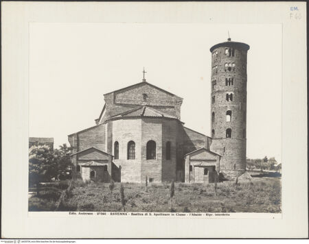 Vorderseite von Alinari [https://www.deutsche-digitale-bibliothek.de/content/lizenzen/rv-ez/] Sant'Apollinare in Classe - Apsis und Turm von Osten, bh035709_recto. Foto.