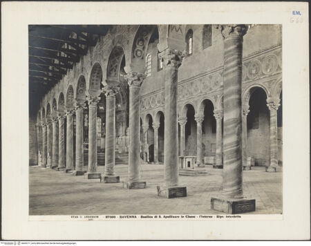 Vorderseite von Alinari [https://www.deutsche-digitale-bibliothek.de/content/lizenzen/rv-ez/] Sant'Apollinare in ClasseNördliches Seitenschiff - Ansicht von Nordwesten, bh035711_recto. Foto.