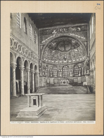 Vorderseite von Alinari [https://www.deutsche-digitale-bibliothek.de/content/lizenzen/rv-ez/] Sant'Apollinare in ClasseMittelschiff und Arkaden - Teilansicht von Südwesten, bh035713_recto. Foto.