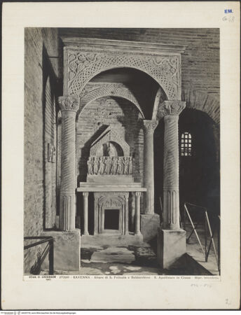 Vorderseite von Alinari [https://www.deutsche-digitale-bibliothek.de/content/lizenzen/rv-ez/] Ziborium des heiligen Eleucadius - Gesamtansicht, bh035730_recto. Foto.