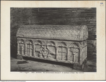 Vorderseite von Alinari [https://www.deutsche-digitale-bibliothek.de/content/lizenzen/rv-ez/] Sog. Sarkophag des Erzbischofs Johannes V. (607-613) - Seitenansicht von rechts, bh035739_recto. Foto.