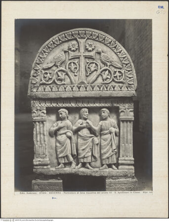 Vorderseite von Alinari [https://www.deutsche-digitale-bibliothek.de/content/lizenzen/rv-ez/] Sarkophag mit Traditio Legis (Der thronende Christus und die Apostel) - Rechte Seite, bh035745_recto. Foto.