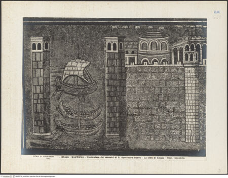 Vorderseite von Alinari [https://www.deutsche-digitale-bibliothek.de/content/lizenzen/rv-ez/] Mosaiken im LanghausEvangelienseite mit weiblichen HeiligenCivitas Classis - Detail, Classe, linke Seite, bh035758_recto. Foto.