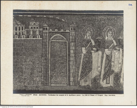 Vorderseite von Alinari [https://www.deutsche-digitale-bibliothek.de/content/lizenzen/rv-ez/] Mosaiken im LanghausEvangelienseite mit weiblichen HeiligenProzession der Märtyrerinnen - Detail, Classe (rechte Seite) und die Prozession der Märtyrerinnen, bh035763_recto. Foto.