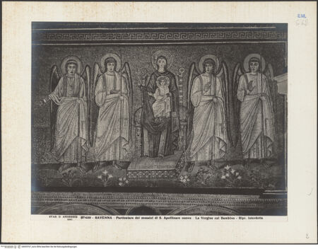 Vorderseite von Alinari [https://www.deutsche-digitale-bibliothek.de/content/lizenzen/rv-ez/] Mosaiken im LanghausEvangelienseite mit weiblichen HeiligenAnbetung der Könige - Detail, die Madonna mit den Engeln, bh035767_recto. Foto.