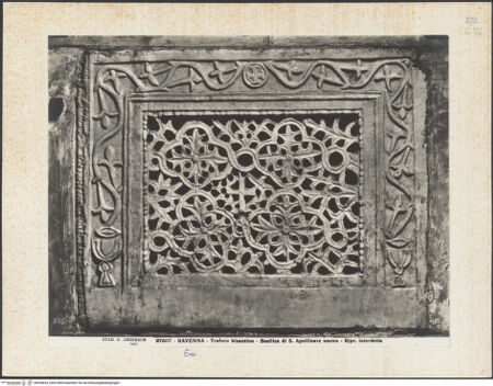 Vorderseite von Alinari [https://www.deutsche-digitale-bibliothek.de/content/lizenzen/rv-ez/] Chorschranke - Detail, bh035833_recto. Foto.