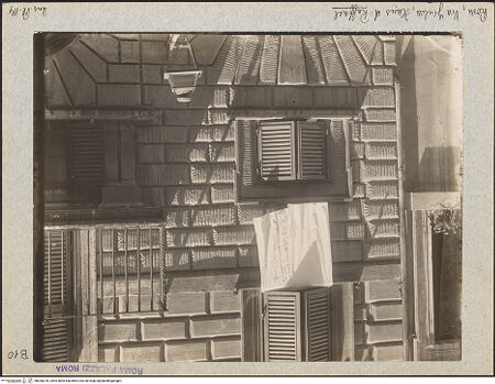 Vorderseite von Bibliotheca Hertziana [https://www.deutsche-digitale-bibliothek.de/content/lizenzen/rv-fz/] Casa di Raffaello - Fenster im Mezzanin, bh036378_recto. Foto: Lindner, Paul.