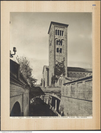 Vorderseite von Alinari [https://www.deutsche-digitale-bibliothek.de/content/lizenzen/rv-ez/] San FrancescoCampanile - Ansicht von Süden, bh036412_recto. Foto.