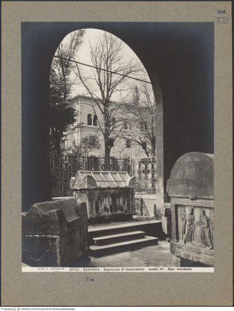 Vorderseite von Alinari [https://www.deutsche-digitale-bibliothek.de/content/lizenzen/rv-ez/] Edicola di Braccioforte - Detail, bh036425_recto. Foto.