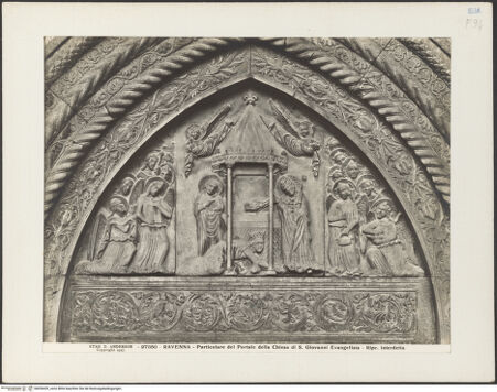 Vorderseite von Alinari [https://www.deutsche-digitale-bibliothek.de/content/lizenzen/rv-ez/] Eingangsportal des Klosters (Christus, Johannes der Evangelist, Heiliger Barbazianus, Galla Placidia und die Legende der Sandale) - Tympanon: die Legende der Sandale, bh036429_recto. Foto.