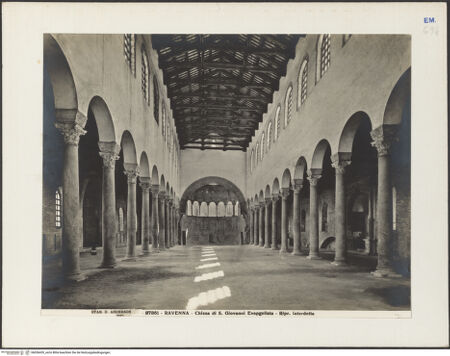 Vorderseite von Alinari [https://www.deutsche-digitale-bibliothek.de/content/lizenzen/rv-ez/] San Giovanni EvangelistaInnenraum - Ansicht von Westen (nach der Restaurierung), bh036435_recto. Foto.