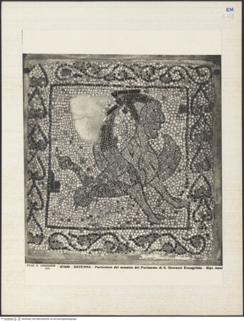 Vorderseite von Alinari [https://www.deutsche-digitale-bibliothek.de/content/lizenzen/rv-ez/] Fragmente des alten Fußbodens (Vierter Kreuzzug, Roman de Renard, Bestiarium)Lamia - Gesamtansicht, bh036446_recto. Foto.