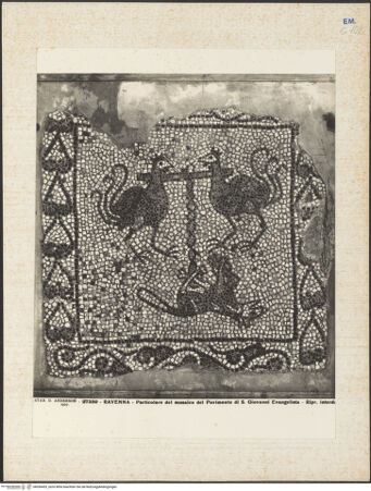 Vorderseite von Alinari [https://www.deutsche-digitale-bibliothek.de/content/lizenzen/rv-ez/] Fragmente des alten Fußbodens (Vierter Kreuzzug, Roman de Renard, Bestiarium)Roman de Renart: der Fuchs täuscht den Tod vor - Gesamtansicht, bh036453_recto. Foto.