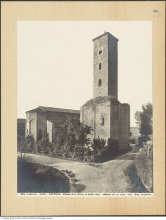 Vorderseite von Alinari [https://www.deutsche-digitale-bibliothek.de/content/lizenzen/rv-ez/] Santa Maria in Porto FuoriKirche und Campanile - Ansicht von Nordosten (vor der Zerstörung), bh036462_recto. Foto.